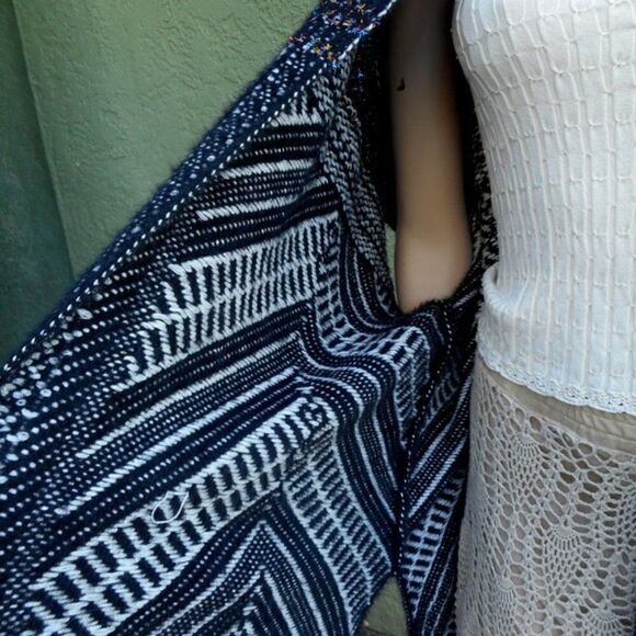 NWOT Black & White Kimono Sweater with Multi-Luminescent Threads Size Medium - Picture 4 of 16